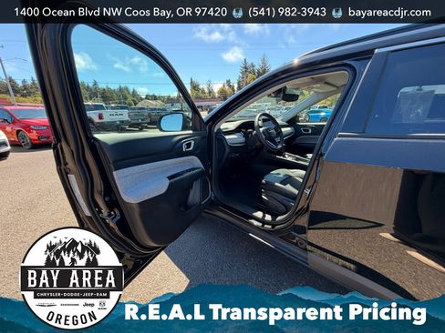 Used 2022 Jeep Compass Latitude FWD image 11