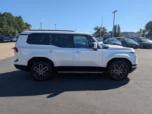 Used 2025 Lexus GX 550 w/ Accessory Package (Z1) image 7