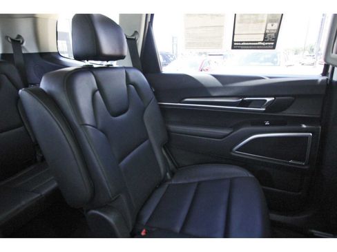 Used 2025 Kia Telluride S FWD image 10