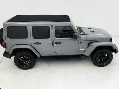Used 2023 Jeep Wrangler Unlimited Sahara w/ Cold Weather Group AWD/4WD image 18