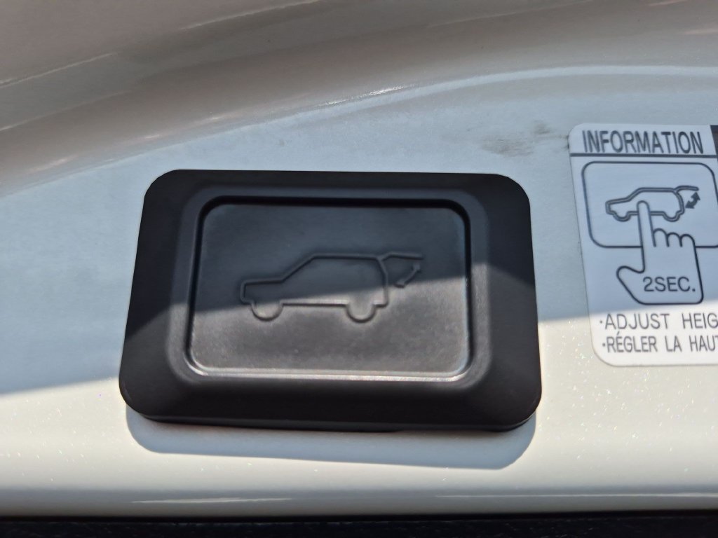 Used 2018 Toyota RAV4 Limited w/ Advanced Technology Package AWD/4WD image 28