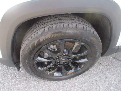 Used 2025 GMC Terrain Elevation w/ Black Edition AWD/4WD image 10