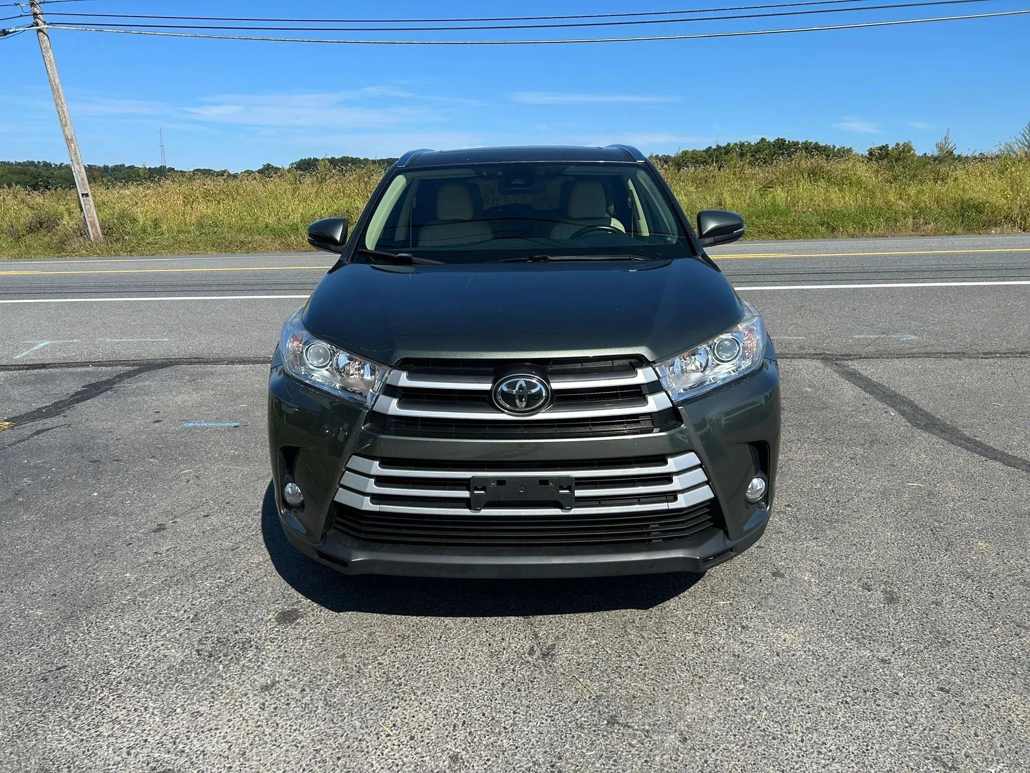 Used 2017 Toyota Highlander XLE AWD/4WD image 4