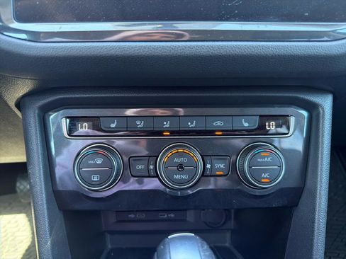 Used 2021 Volkswagen Tiguan SE w/ 3rd Row Seat Package AWD/4WD image 26