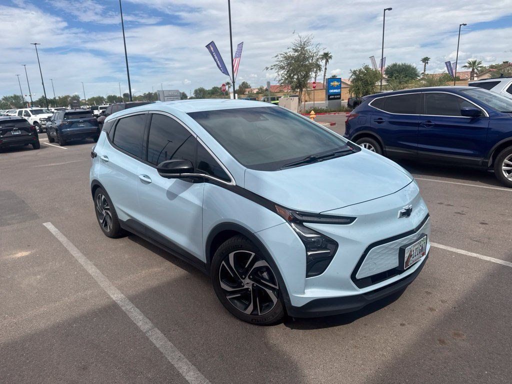 Used 2023 Chevrolet Bolt LT w/ Infotainment Package FWD image 4
