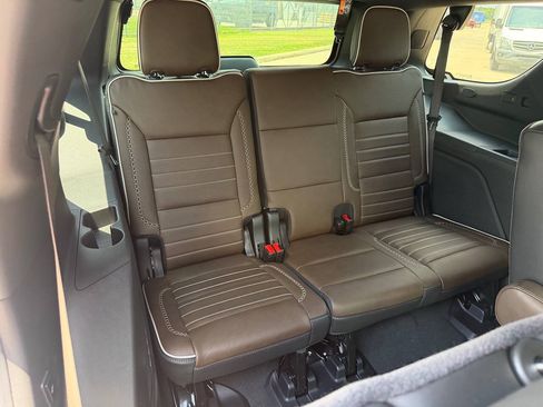 Used 2026 GMC Yukon Denali Ultimate w/ LPO, Floor Liner Package AWD/4WD image 19