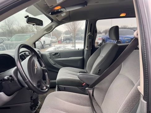 Used 2007 Chrysler Town & Country Touring image 16