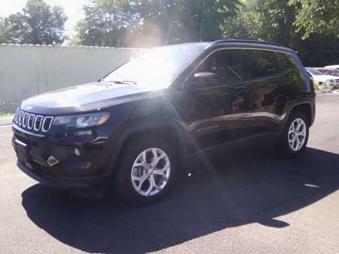 Used 2024 Jeep Compass Latitude AWD/4WD image 14