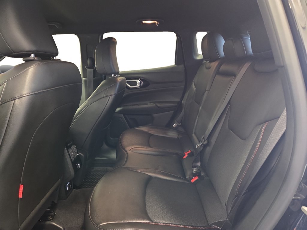 Used 2025 Jeep Compass Trailhawk AWD/4WD image 24