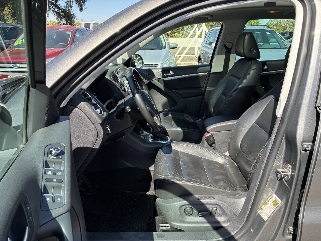 Used 2012 Volkswagen Tiguan SEL FWD image 3