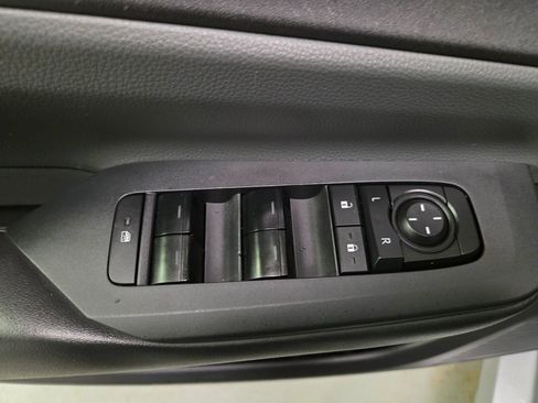 Used 2023 Toyota Prius LE FWD image 16