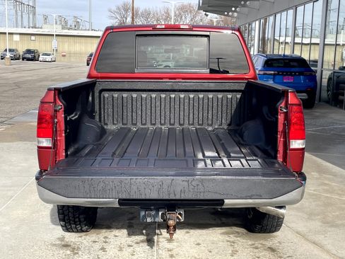 Used 2015 Nissan Titan SV w/ SV Value Truck Package image 9