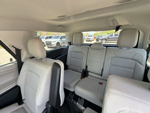 New 2026 Lincoln Navigator Reserve AWD/4WD image 24