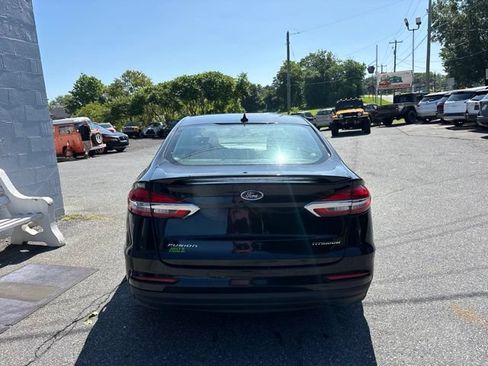 Used 2020 Ford Fusion Titanium FWD image 5
