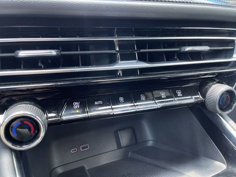 Used 2024 Chevrolet Traverse RS image 35