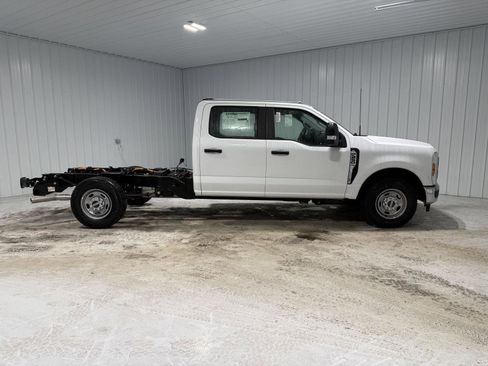 New 2026 Ford F250 XL w/ XL Chrome Package image 8
