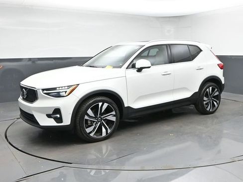 Used 2023 Volvo XC40 B5 Ultimate w/ Protection Package Premier AWD/4WD image 4