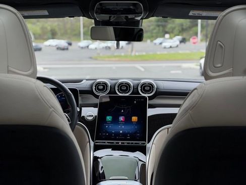 Used 2025 Mercedes-Benz GLC 300 4MATIC image 60