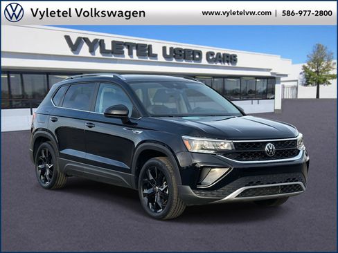 Certified 2023 Volkswagen Taos SE w/ Black Wheel Package image 1