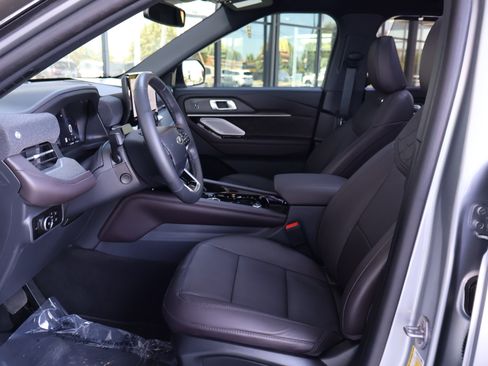 Used 2025 Ford Explorer Platinum w/ Ultimate Package AWD/4WD image 10