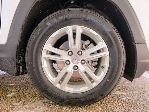 Used 2024 GMC Terrain SLE image 42