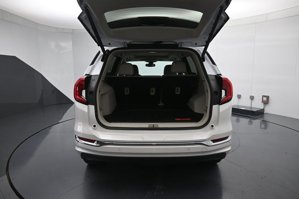 Used 2024 GMC Terrain Denali w/ Denali Premium Package AWD/4WD image 26