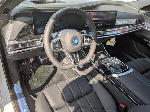 New 2025 BMW 750e xDrive w/ Premium Package image 3