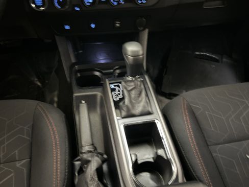 Used 2017 Toyota Tacoma TRD Off-Road w/ Tow Package (A/T) AWD/4WD image 21