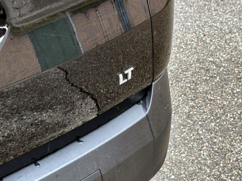 Used 2023 Chevrolet Traverse LT image 9