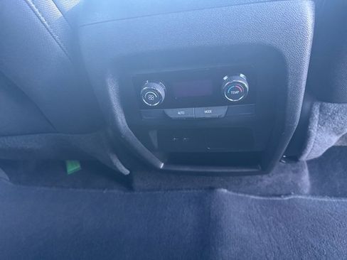 Used 2025 Chevrolet Traverse LT image 15