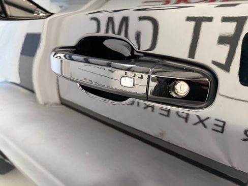 Used 2024 Chevrolet Silverado 1500 LT image 3