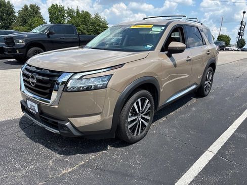 Used 2023 Nissan Pathfinder Platinum w/ Cargo Package AWD/4WD image 7