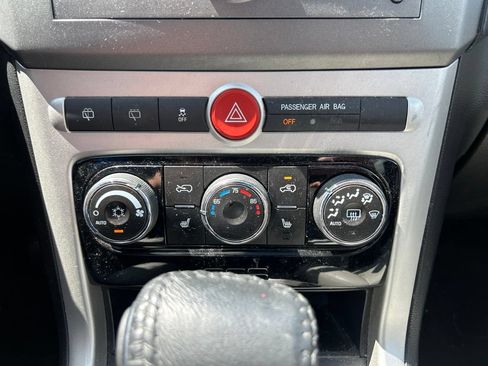 Used 2013 Chevrolet Captiva Sport LTZ FWD image 23