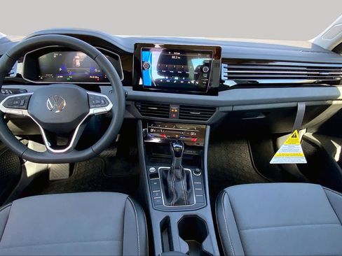 New 2026 Volkswagen Jetta SE FWD image 5