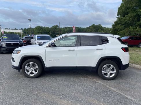 Used 2024 Jeep Compass Latitude AWD/4WD image 2