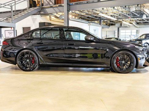 Used 2025 BMW M5 w/ Carbon Package image 4