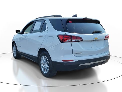 Used 2023 Chevrolet Equinox LT image 3