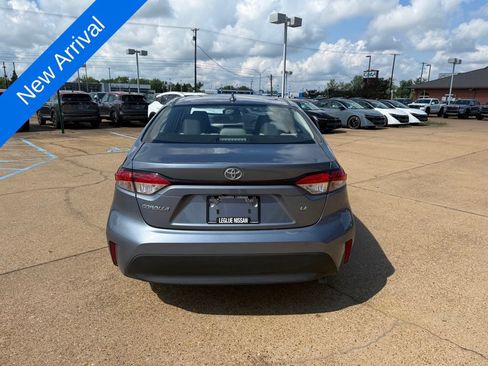 Used 2025 Toyota Corolla LE FWD image 4