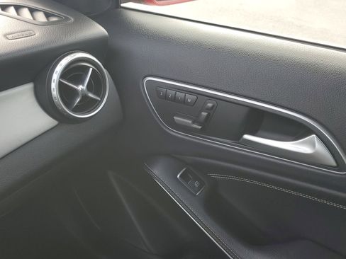 Used 2015 Mercedes-Benz GLA 250 4MATIC image 29