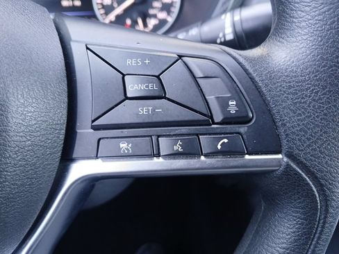 Used 2025 Nissan Sentra SV FWD image 25
