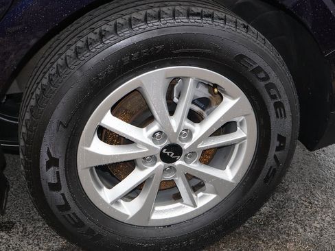 Used 2023 Kia Carnival LX image 7