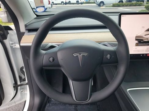 Used 2022 Tesla Model Y Performance image 17