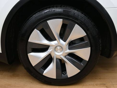 Used 2022 Tesla Model Y Long Range AWD/4WD image 11