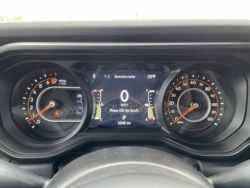 Used 2025 Jeep Gladiator Rubicon w/ Convenience Group image 16