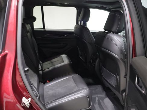 Used 2023 Jeep Grand Cherokee Altitude AWD/4WD image 20