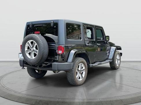 Used 2017 Jeep Wrangler Unlimited Sahara w/ Connectivity Group AWD/4WD image 7