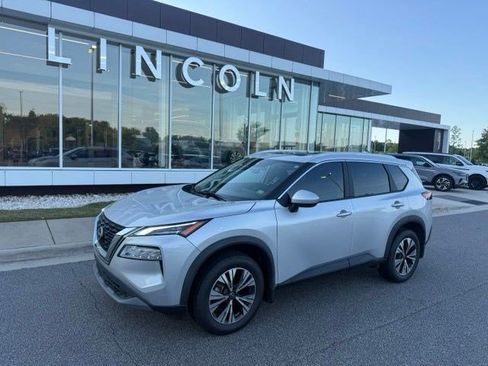 Used 2023 Nissan Rogue SV w/ SV Premium B Package FWD image 1