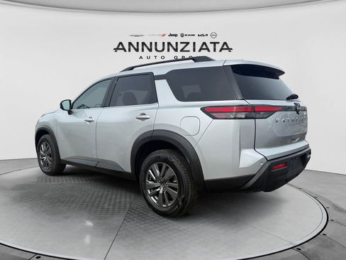 Certified 2025 Nissan Pathfinder SV image 3