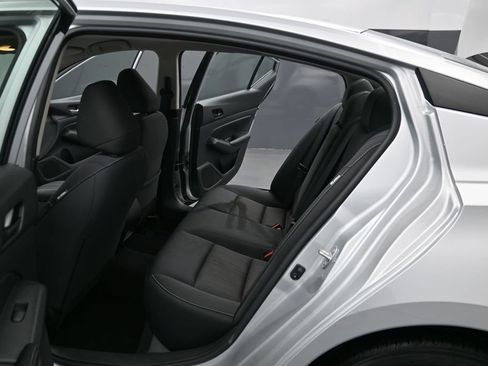Used 2024 Nissan Altima 2.5 SV FWD image 15