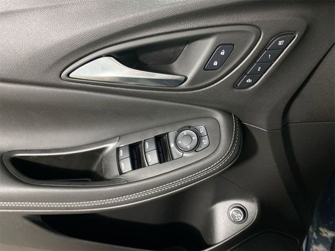 Used 2024 Buick Encore GX Avenir w/ Avenir Convenience Package image 13